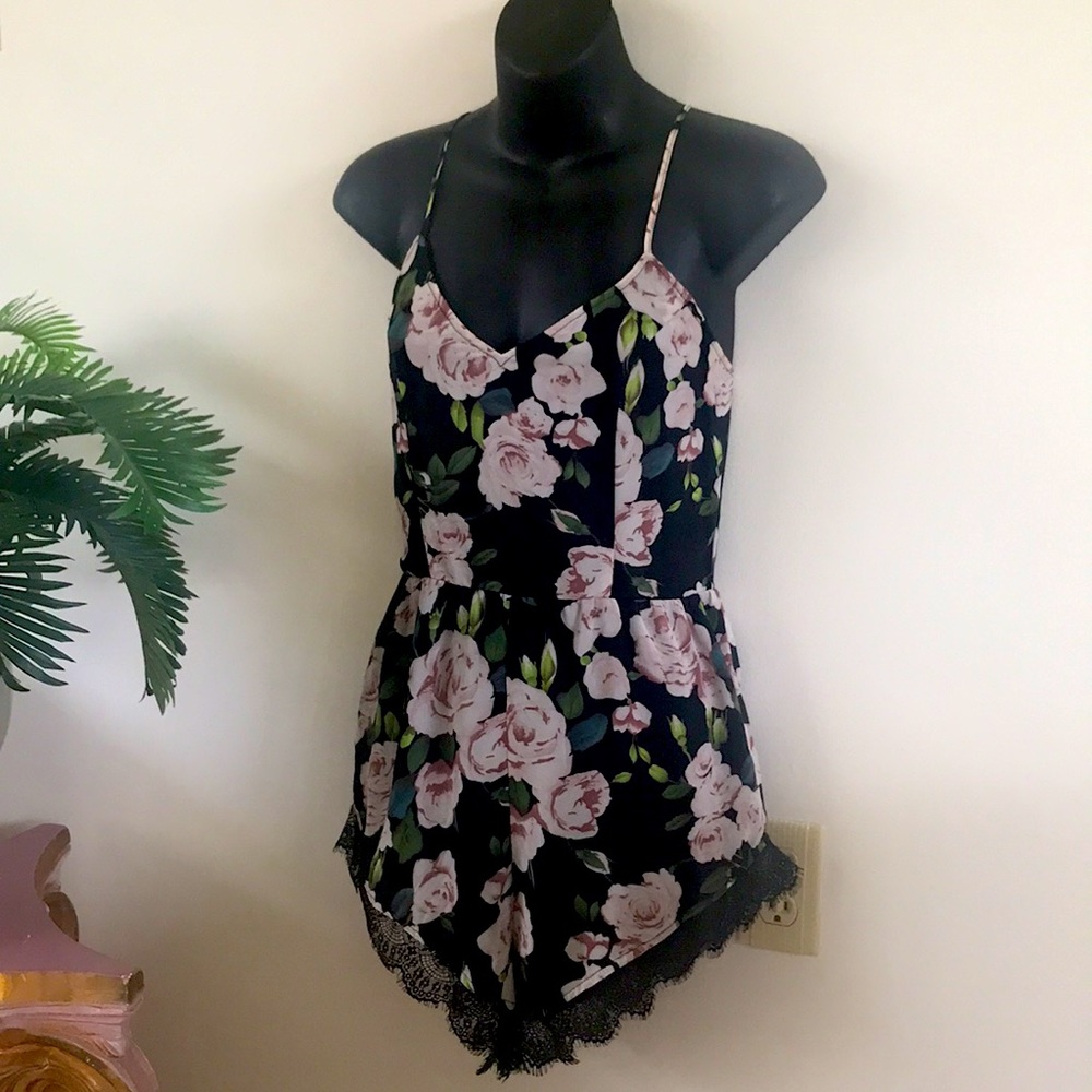 Pretty Roses Lounge Shorts Jumpsuit - Picture 12 of 17